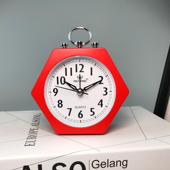 Horloge Réveil Silencieux Pour Enfants Avec Lumière De Nuit Rose Matériau Plastique Dimensions 10x10 cm Fonctionne Avec Pile ...