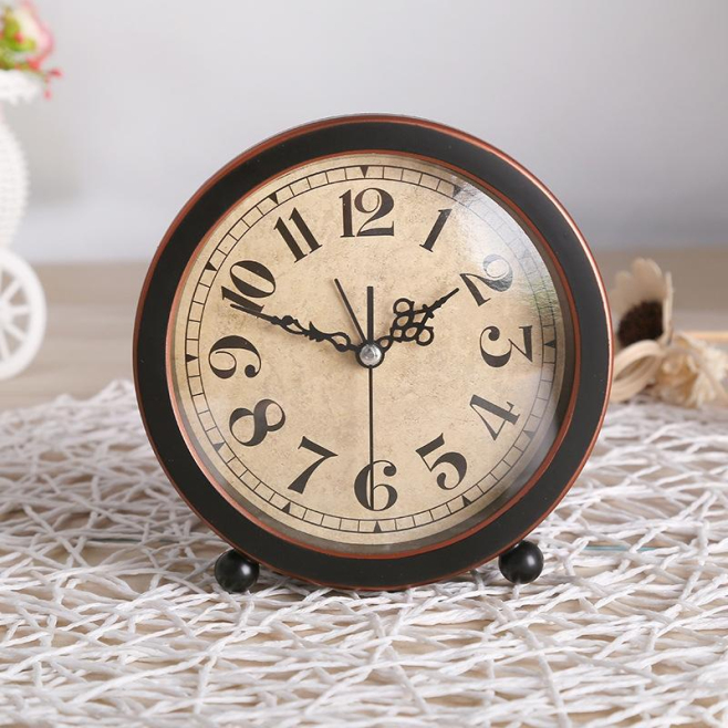 Horloge Rétro Silencieuse En Métal Pour Étudiants Couleur Noire Design Vintage Avec Cadran En PVC Fonction Alarme Dimensions ...