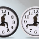 Horloge Murale Design Homme D'Affaires Silencieuse En Verre Haute Qualité Décoration Originale Durabilité Assurée - www.yonis...