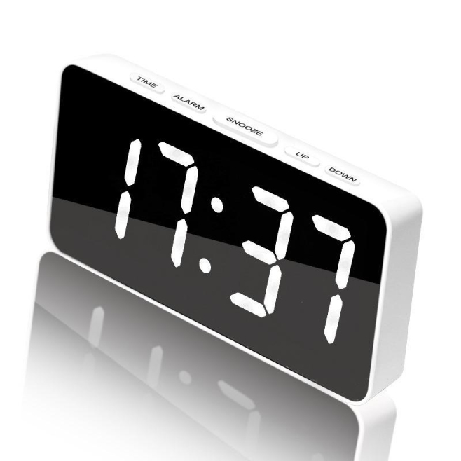 Réveil LED Numérique Avec Port De Charge Type-C Et Compartiment Batterie 18650 Blanc - www.yonis-shop.com