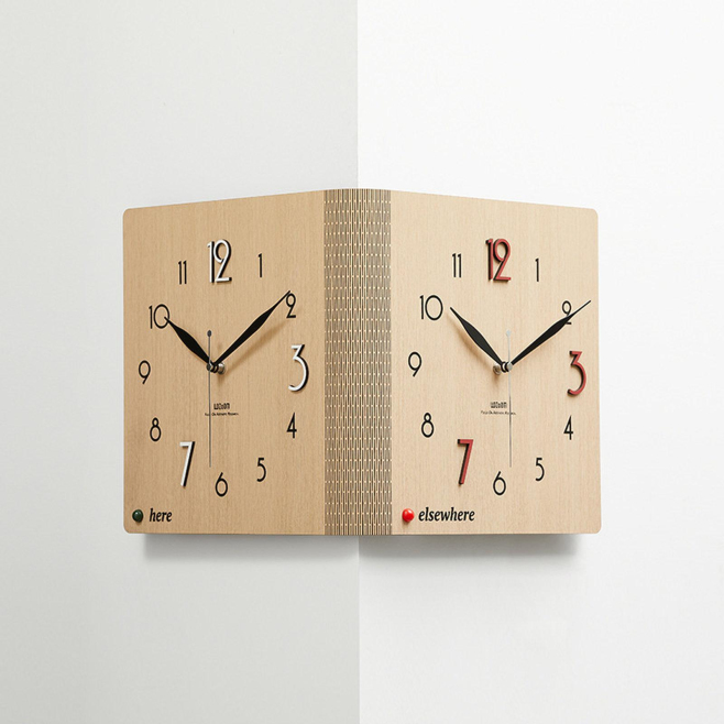 Horloge Murale D’Angle Double Face Pour Salon Aspect Bois Marron Avec Joint Flexible Et Mouvement Quartz Silencieux - www.yon...