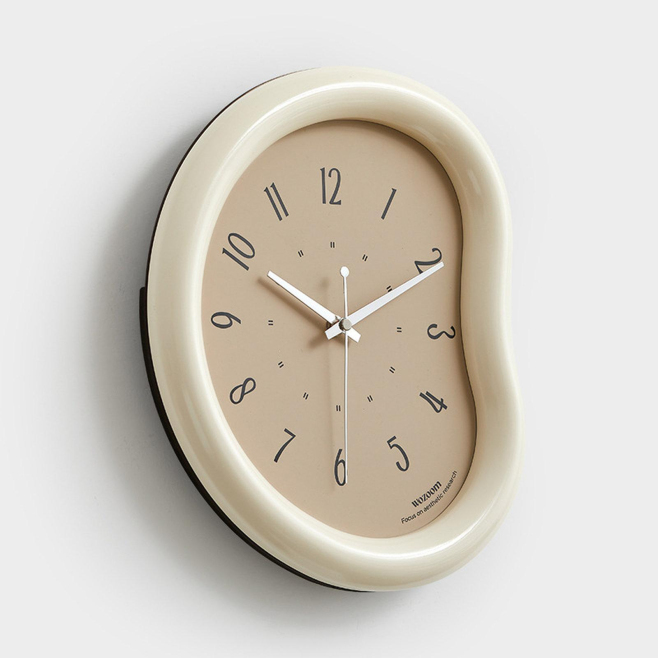 Horloge Murale Décorative Minimaliste Crème Silencieuse Avec Relief 3D Pour Salon Chambre Ou Bureau 30 x 26 cm - www.yonis-sh...