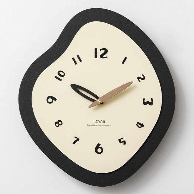 Horloge Murale À Pendule Pour Salon Design Irrégulier À Quartz Silencieux En Noyer Et MDF Pin - www.yonis-shop.com