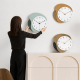 Horloge Murale Décorative Silencieuse Pour Salon En MDF Vert Design Asymétrique Chiffres Gravés Au Laser 38 Cm - www.yonis-sh...