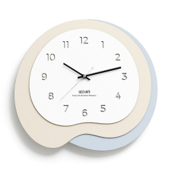Horloge Murale Décorative En Bois Silencieuse Design Irrégulier Beige Bleu 38 x 35 cm Chiffres Gravés Au Laser