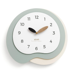 Horloge Murale Décorative En Bois Silencieuse Design Irrégulier Pour Salon Avec Chiffres Gravés 38 x 35 cm - www.yonis-shop.com