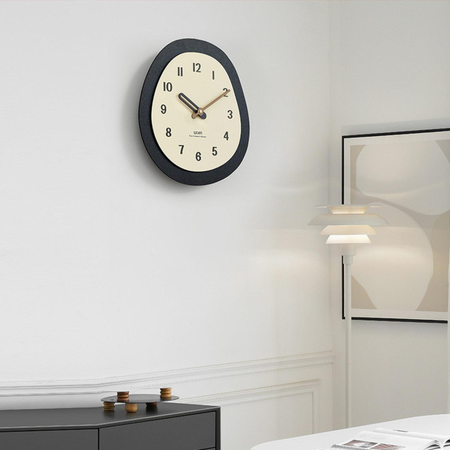Horloge Murale Ovale Minimaliste En Bois De Noyer Silencieuse Avec Pendule Décorative Format Moyen - www.yonis-shop.com
