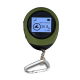 Traceur GPS porte-cl&eacute;s vert kaki vu de face avec &eacute;cran digital allum&eacute; et mousqueton m&eacute;tallique. - Yonis Y-mtgpspc