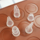 Plaque &agrave; macarons en silicone marron 48 moules + Poche &agrave; douilles - www.yonis-shop.com