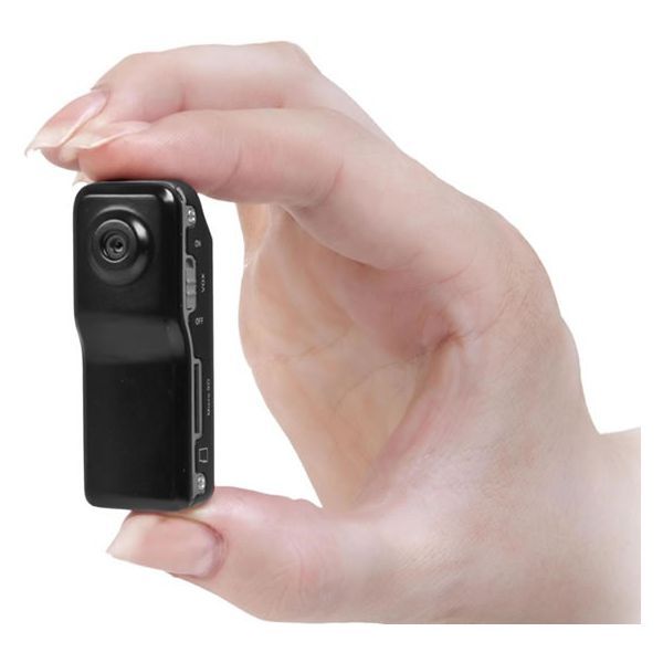 Mais ce dont on ne vous a pas encore parl&eacute; c&rsquo;est le prix de ce magnifique produit. Vous aurez du mal &agrave; trouver une cam&eacute;ra de qualit&eacute; tout &agrave; fait acceptable &agrave; un prix aussi r&eacute;duit ! En effet cette cam&eacute;ra ne vous coutera pas plus de 20&euro; ! Pourquoi ce prix exceptionnel, vous demandez-vous ? Et bien c&rsquo;est les soldes d&rsquo;&eacute;t&eacute; chez Yonis Shop.