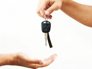 Prêter sa voiture peut causer des problèmes